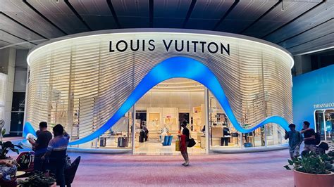 louis vuitton changi.